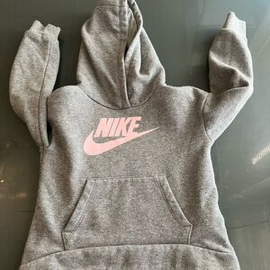 Nike hoodie size 4t